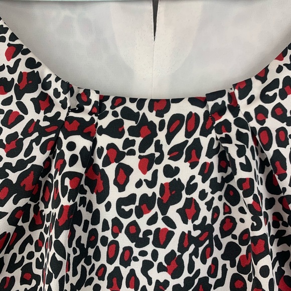 Tahari Red Black Leopard Print Satin Shell Tank Size S - Picture 3 of 8
